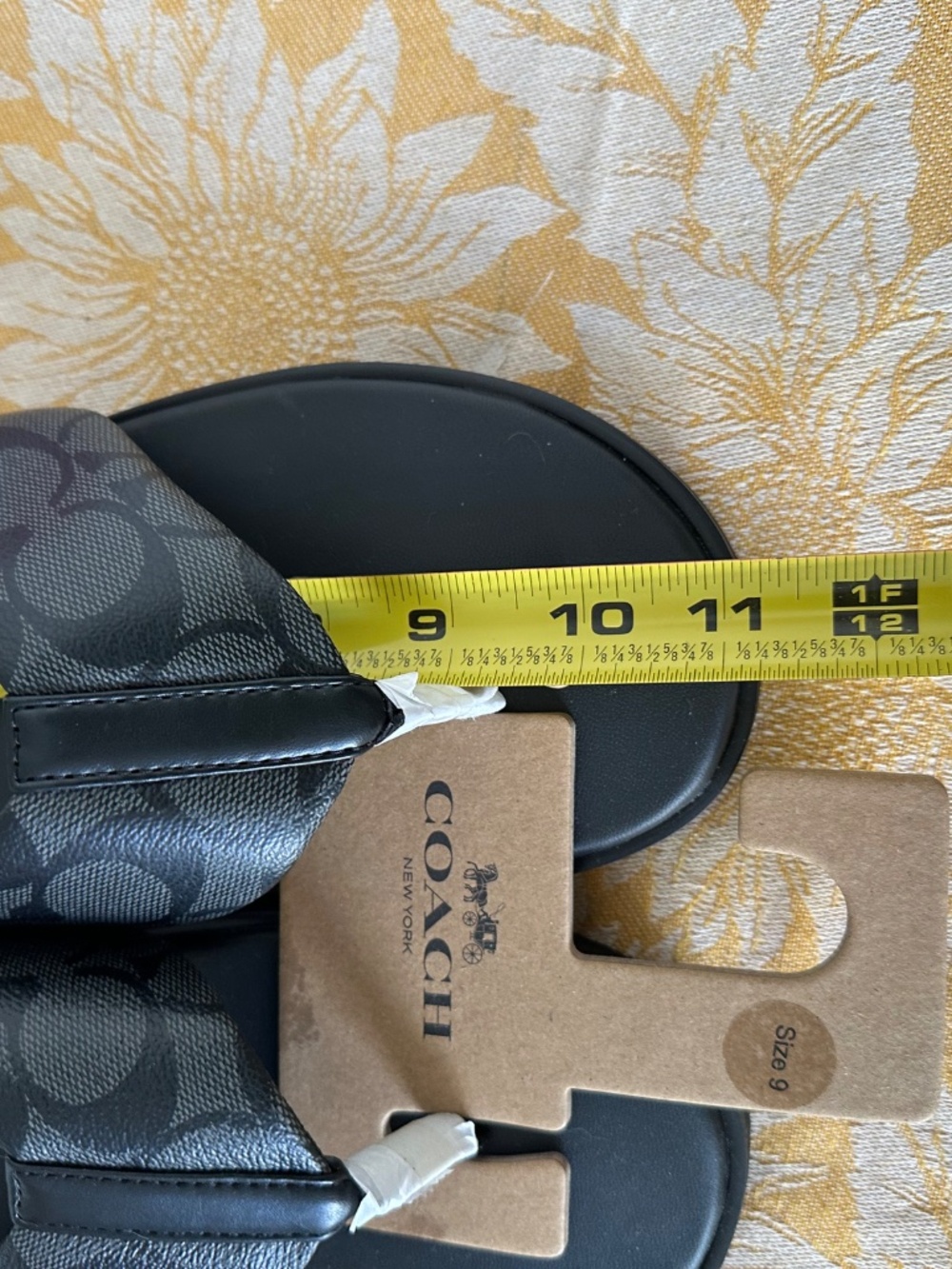 NWT. Coach signature canvas Flip Flops in mens size: 9 - Picture 8 of 10